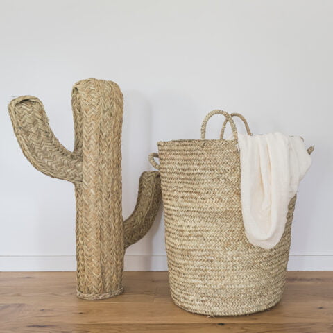 Panier en palme haut a 4 anses