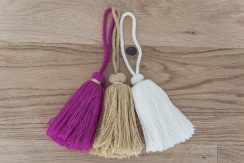 Pompons en laine et fil doré