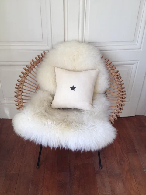 Coussin Écru en Lin Ancien avec Motif Étoile Noire 