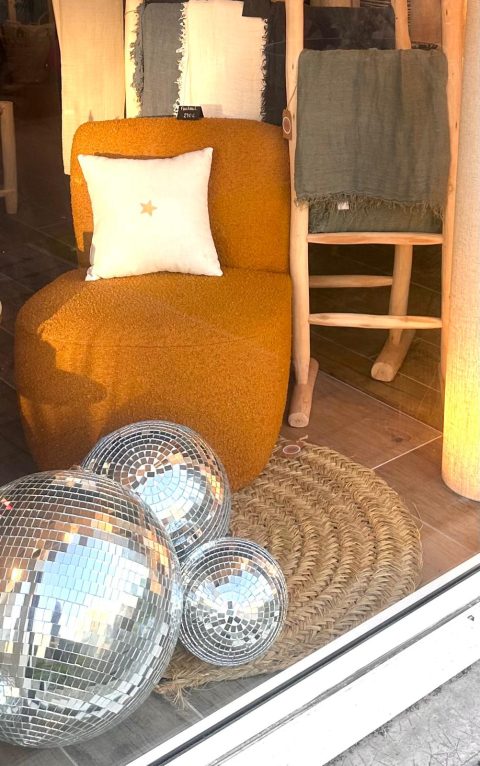 Fauteuil bouclette ocre