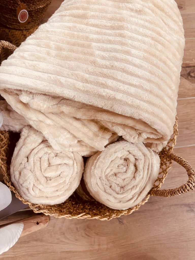 Plaid blanc crème tout Doux de 130X170 cm 1 WhatsApp Image 2024 11 21 at 09.14.39